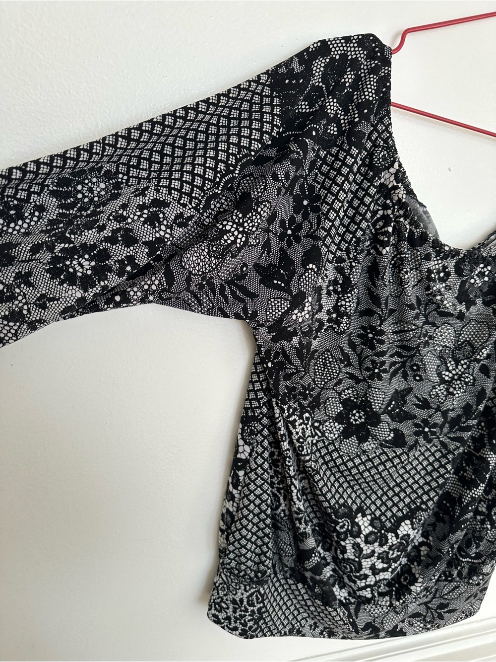 Van Heusen Black Floral V-Neck Blouse with Mixed Print off shoulder soft - Picture 3 of 14